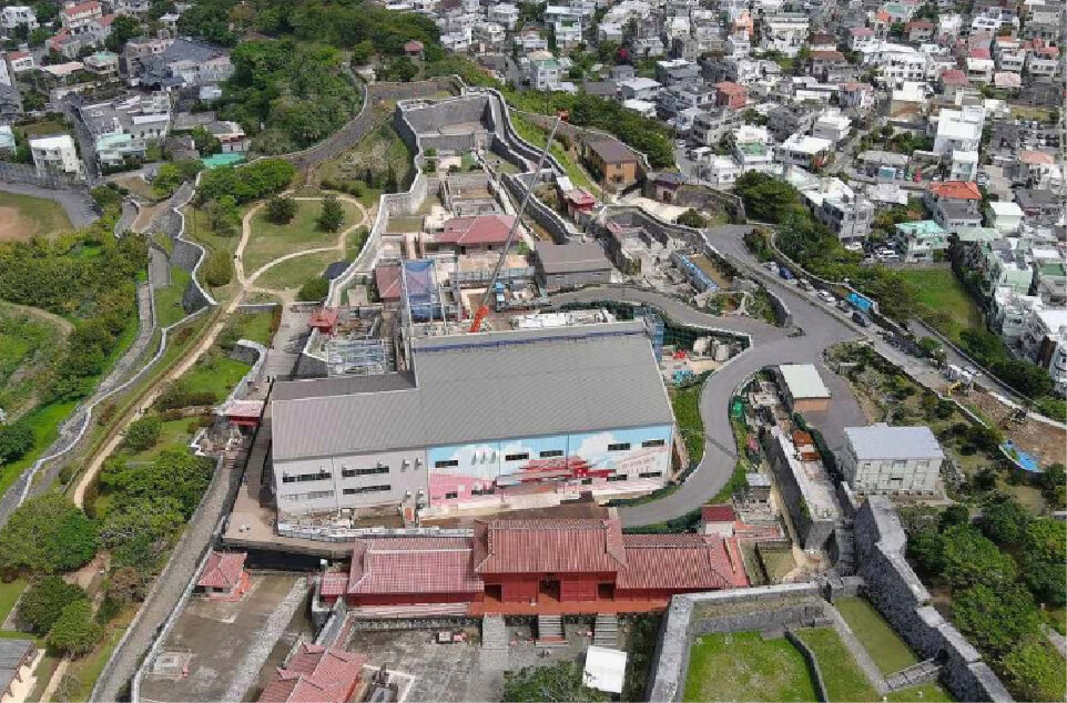 首里城の上空から撮った写真