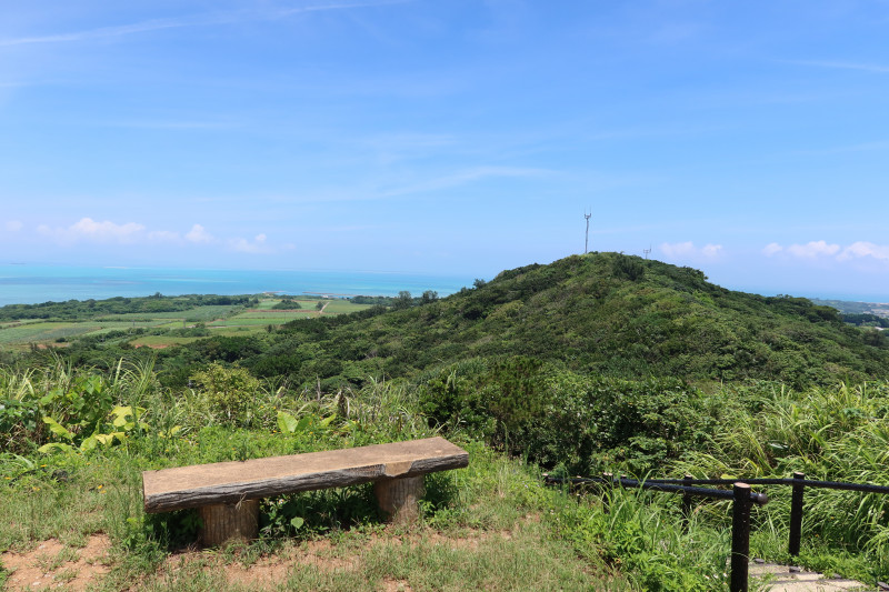 西大岳より大岳を望む