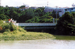 比謝橋と遊歩道