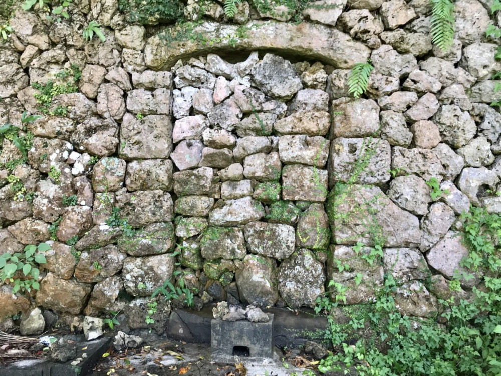 伊祖の高御墓（県指定有形文化財）