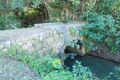 下地町の池田矼(県指定史跡)