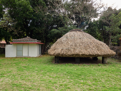 伊是名村伊是名の神アサギ(附拝所)