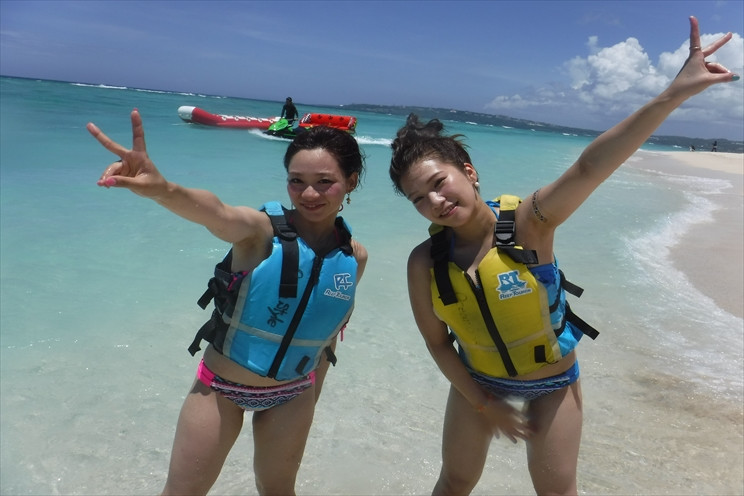 沖縄と言えばやっぱり海！美ら海水族館近くの「水納島」や瀬底島に是非遊びに来て下さいね(^-^)