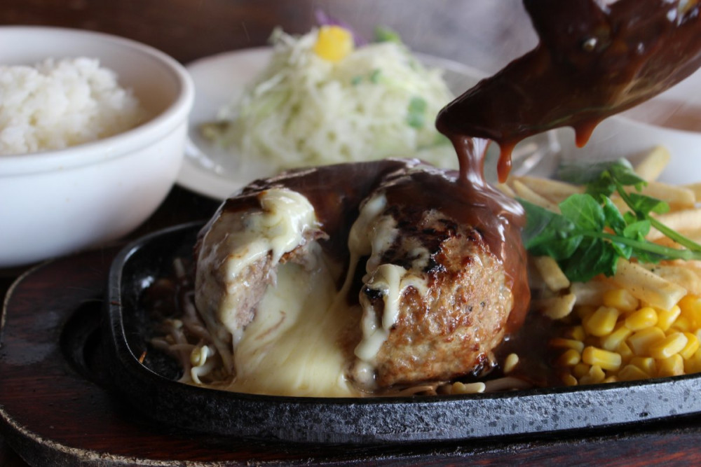 ⑥肉汁あふれる手作りハンバーグと厳選ステーキの店　ばくばく亭