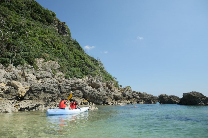 シーカヤック体験　穏やかな海面を進みカヤックでしか行けない秘密のビーチへプチ探検！