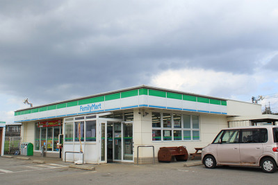 ファミリーマート伊江店