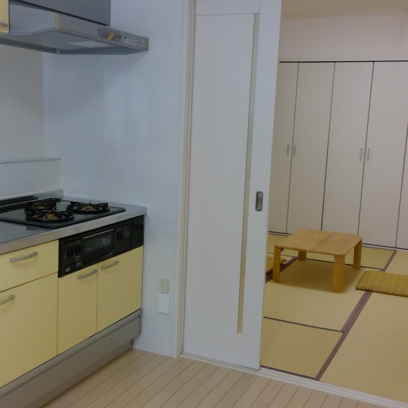 2階のお部屋は和洋室（2名様ご利用の場合、畳間そのままご利用頂けます）