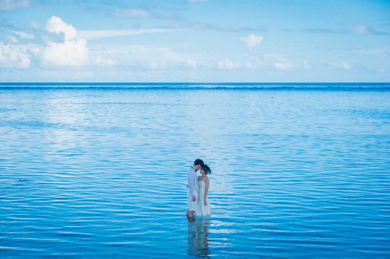 海の真ん中で波が止まる神秘的な風景を堪能できます