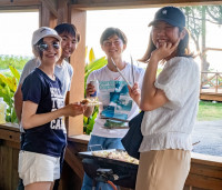 ランチとサンセットBBQがあります！　海を見ながらお肉...最高ですよ！