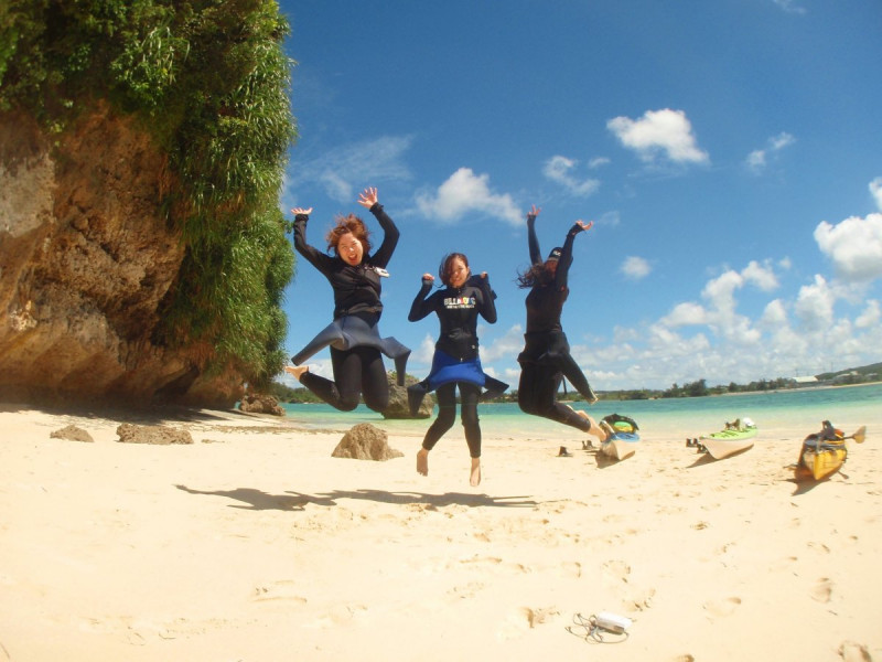 綺麗な砂浜に上陸できるので、女子旅にも最適！！