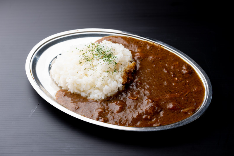 お子様牛スジカレー無料、大人様牛スジカレー500円で食べ放題