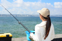 釣りを楽しむ女性アングラー（イメージ画像です）