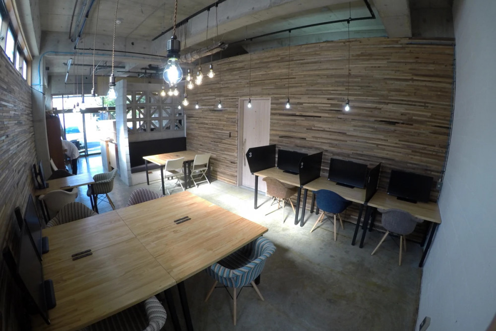 ①cafe & coworking HENTONA LOUNGE