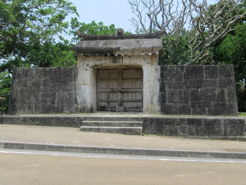 園比屋武御嶽石門（世界遺産）