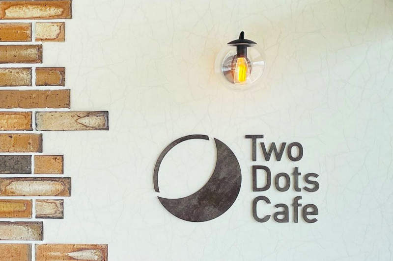 Two Dots Cafe 