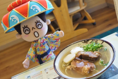 【10月17日は沖縄そばの日】県産食材にこだわった沖縄そばを食べ歩き♪