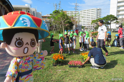 海軍壕公園でお花の苗植え♪